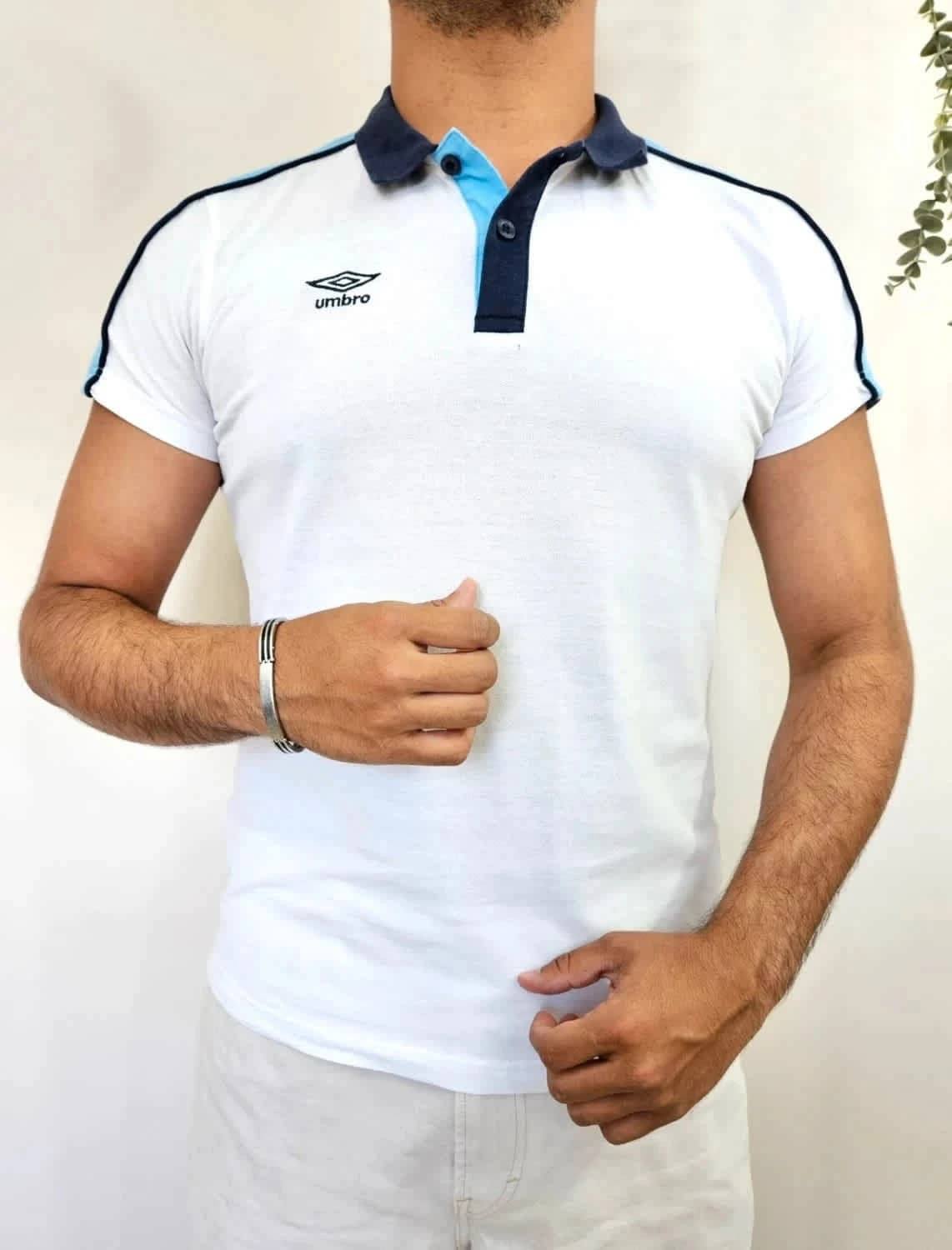 Polo Umbro blanc et bleu logo brodé taille L
