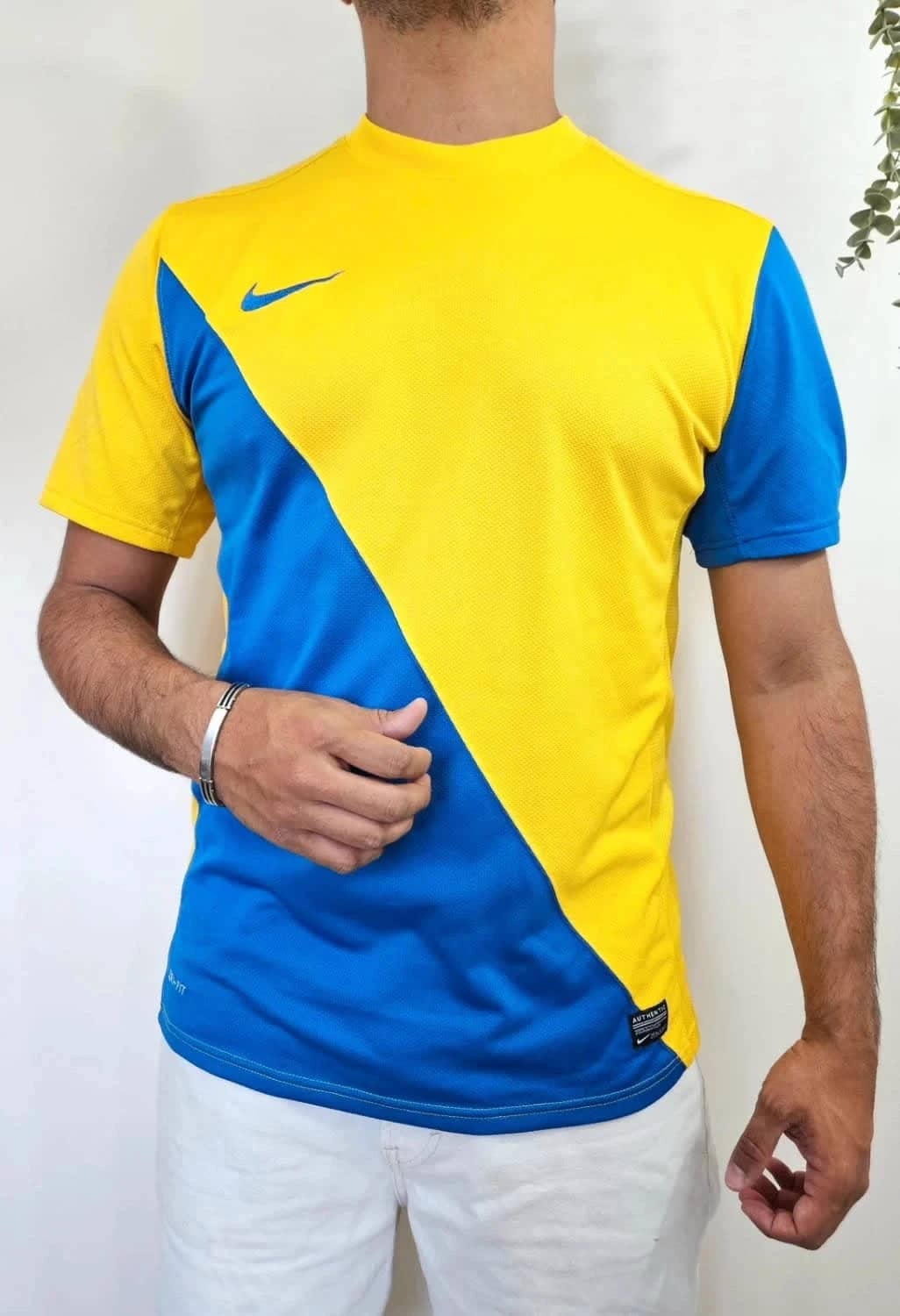 Tee-shirt Nike Dri-Fit Authentic jaune et bleu taille L