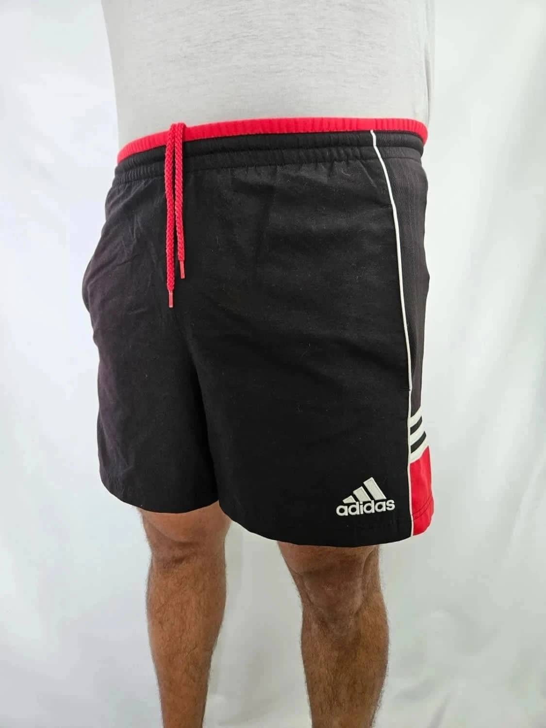 Short Adidas noir vintage Années 1990 taille 40