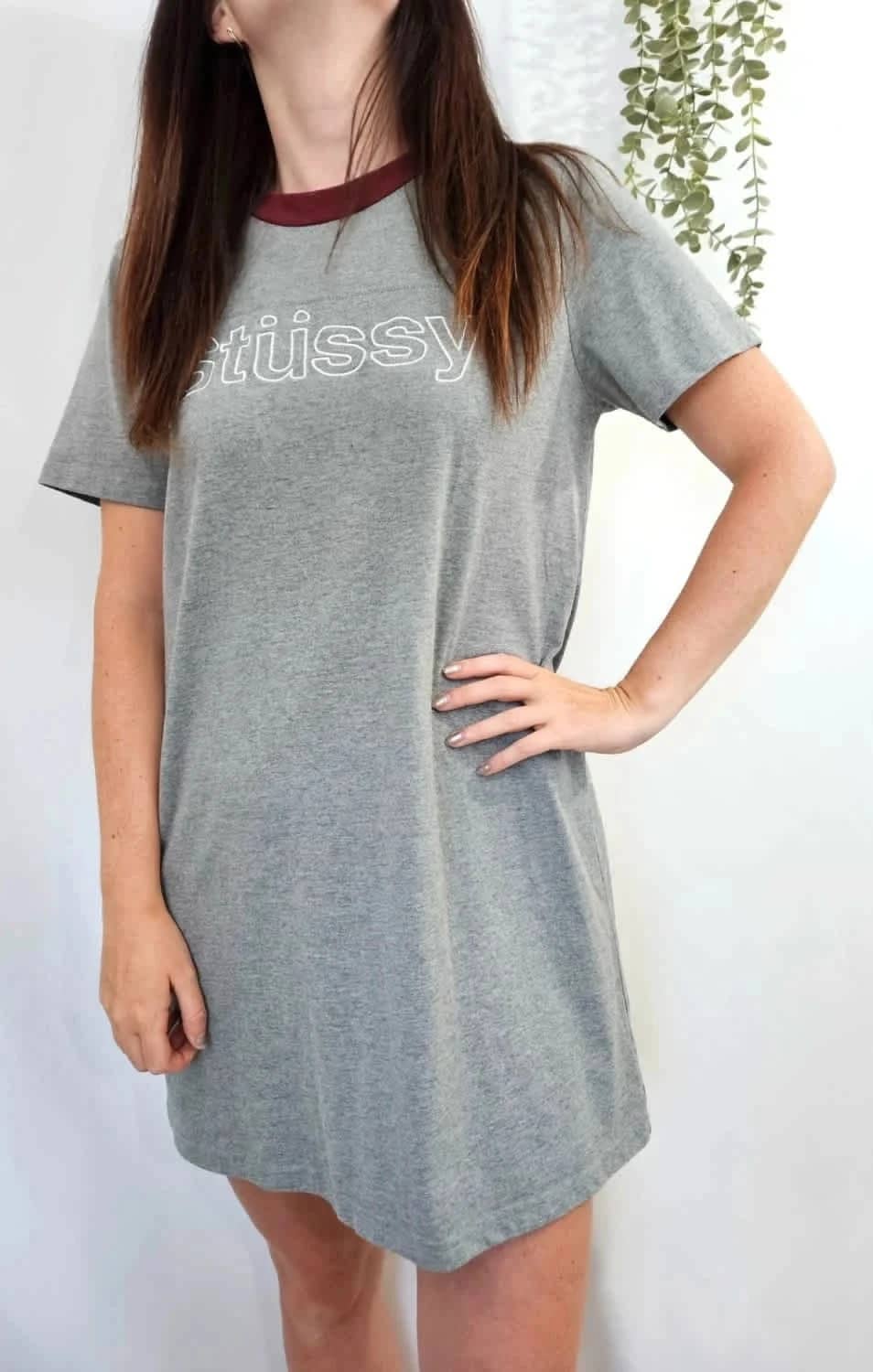 Robe tee-shirt gris Stüssy brodé taille M