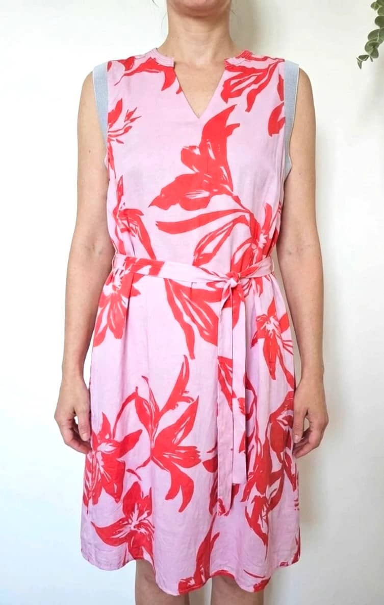 Robe fluide sans manches One Step imprimé floral rouge sur fond rose taille 40
