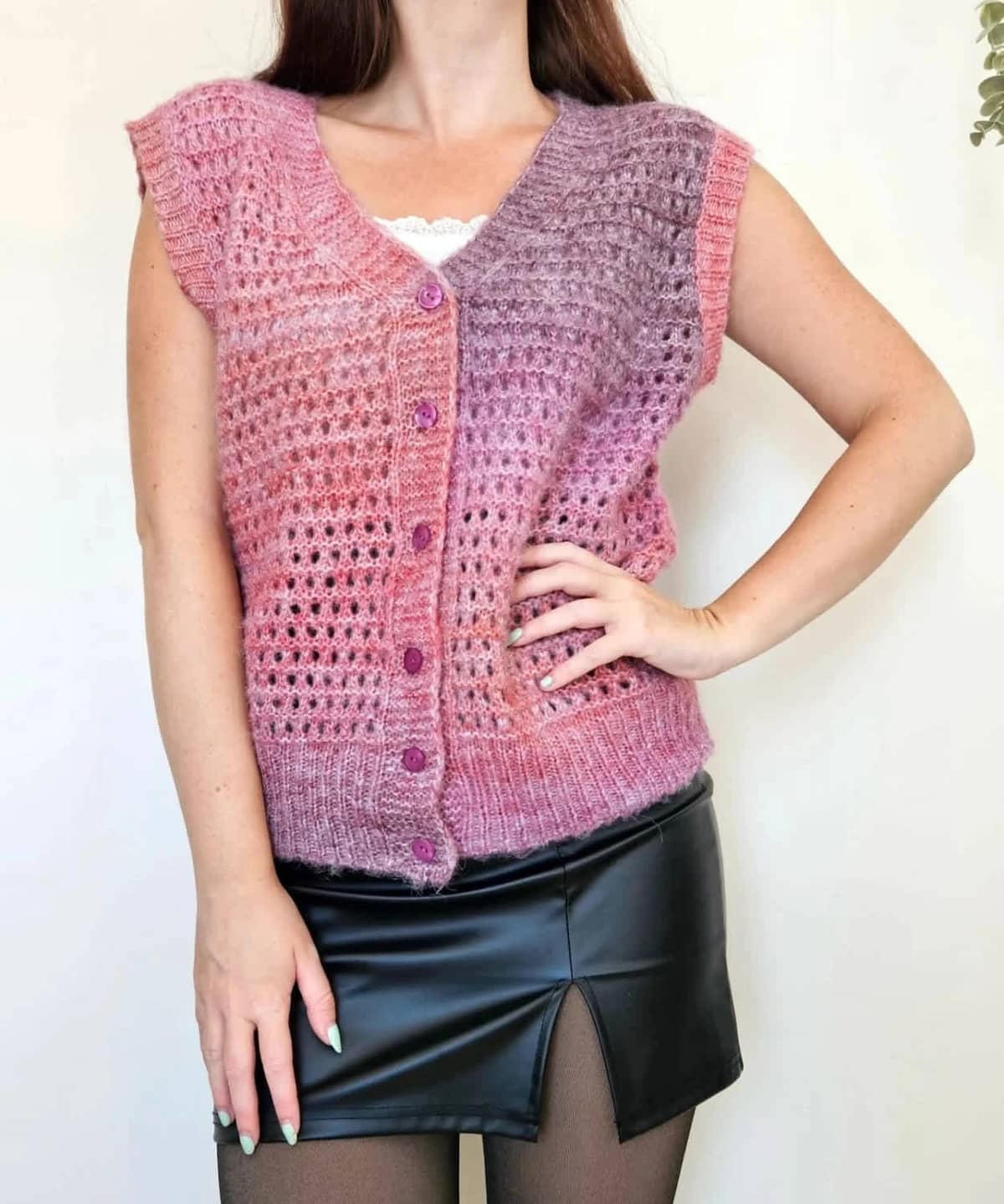 Gilet sans manches dégradé rose en maille ajourée Molly Bracken taille M
