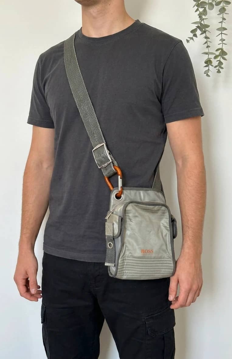 Sac bandoulière vintage BOSS Orange Hugo Boss gris kaki techwear Y2K