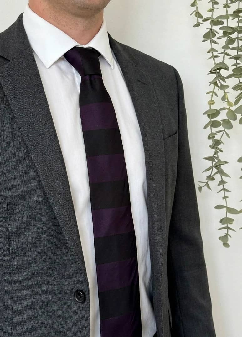 Cravate BOSS Hugo Boss soie rayée violet noir made in Italy