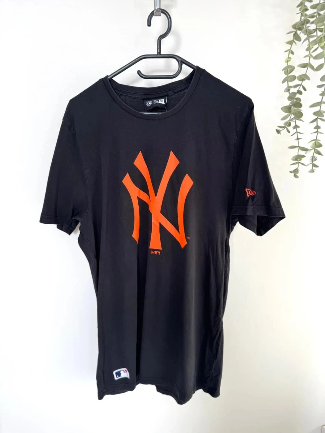 New Era Yankees T-Shirt Schwarz mit orangefarbenem Logo Größe L - FP2512150 - Foto 2/6