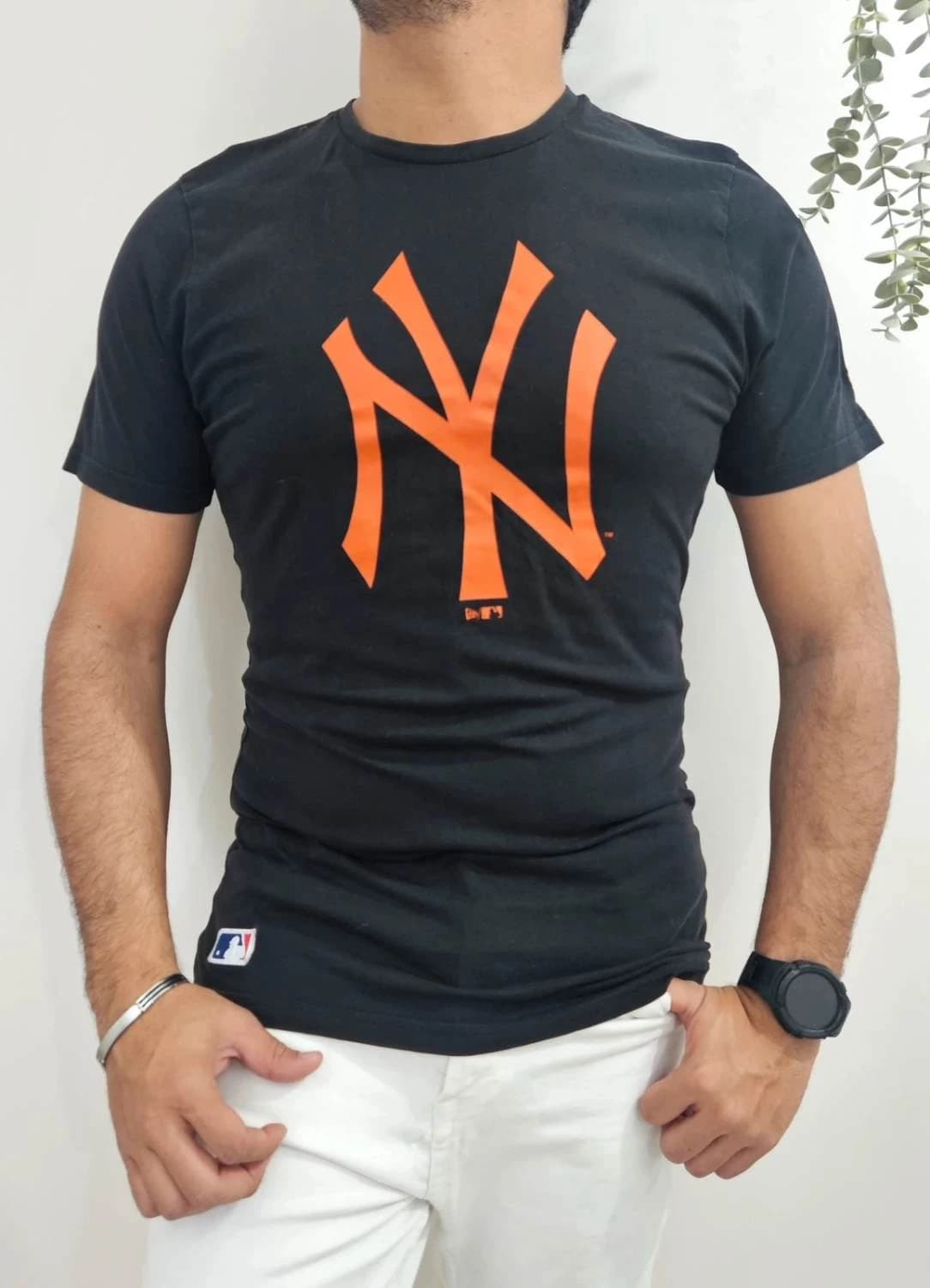 New Era Yankees T-Shirt Schwarz mit orangefarbenem Logo Größe L - FP2512150 - Foto 1/6