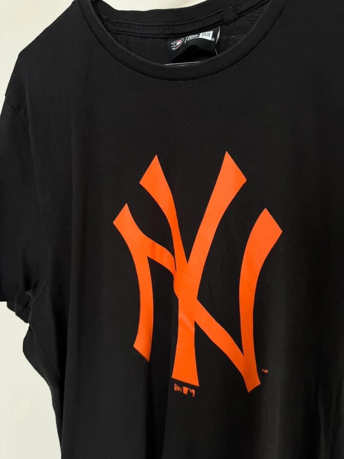New Era Yankees T-Shirt Schwarz mit orangefarbenem Logo Größe L - FP2512150 - Foto 5/6