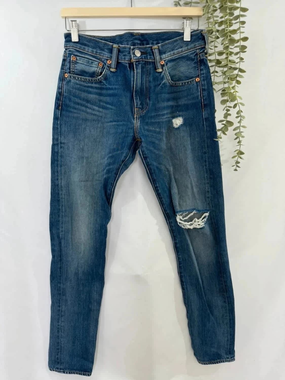 جينز أزرق Levi’s 512 مُمزّق بمقاس W29 - صورة 2/10