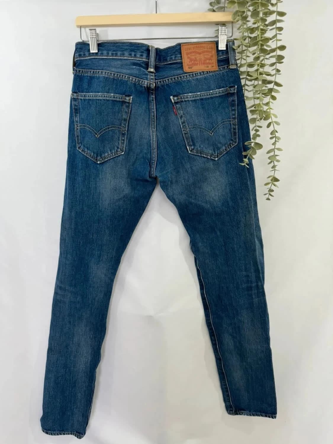 جينز أزرق Levi’s 512 مُمزّق بمقاس W29 - صورة 7/10
