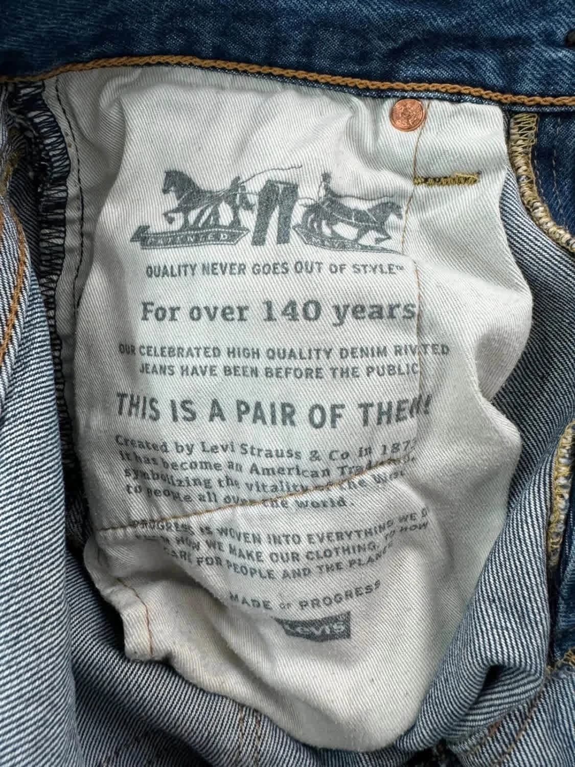 جينز أزرق Levi’s 512 مُمزّق بمقاس W29 - صورة 8/10