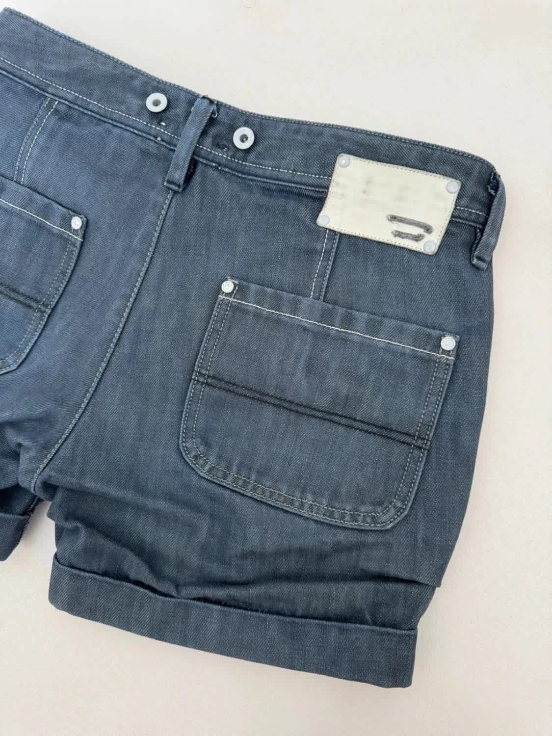 Short en jean bleu foncé Diesel boutons blancs W27 - Photo 5/7