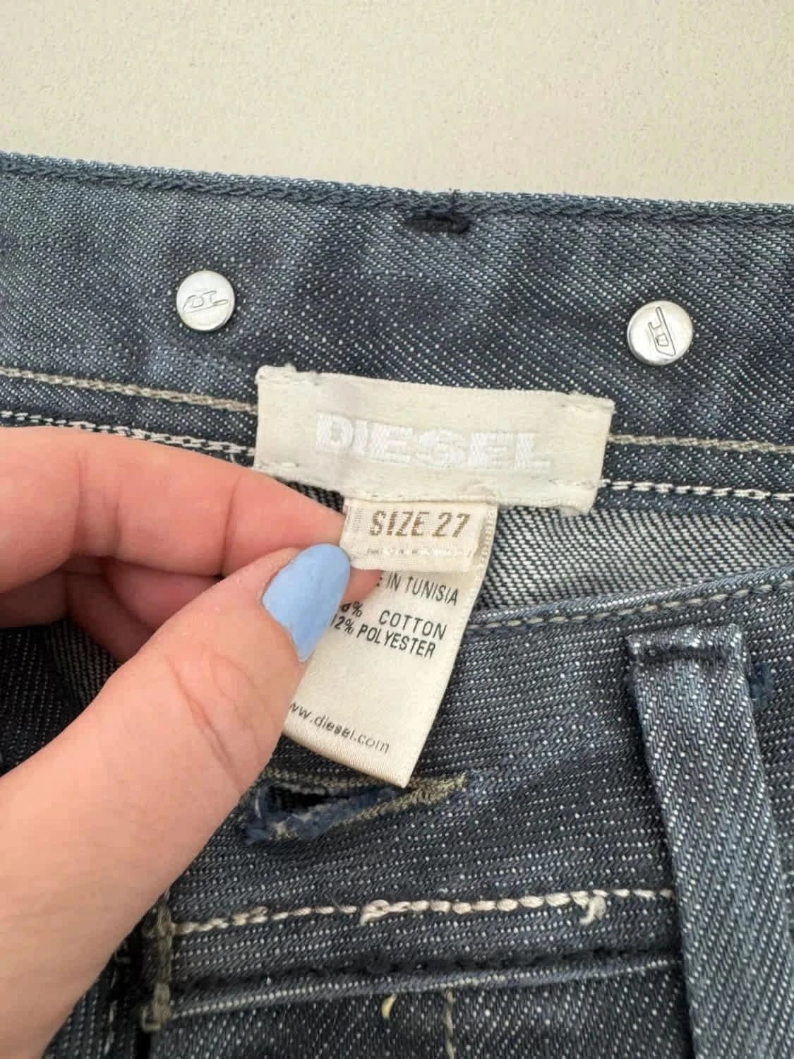 Short en jean bleu foncé Diesel boutons blancs W27 - Photo 6/7