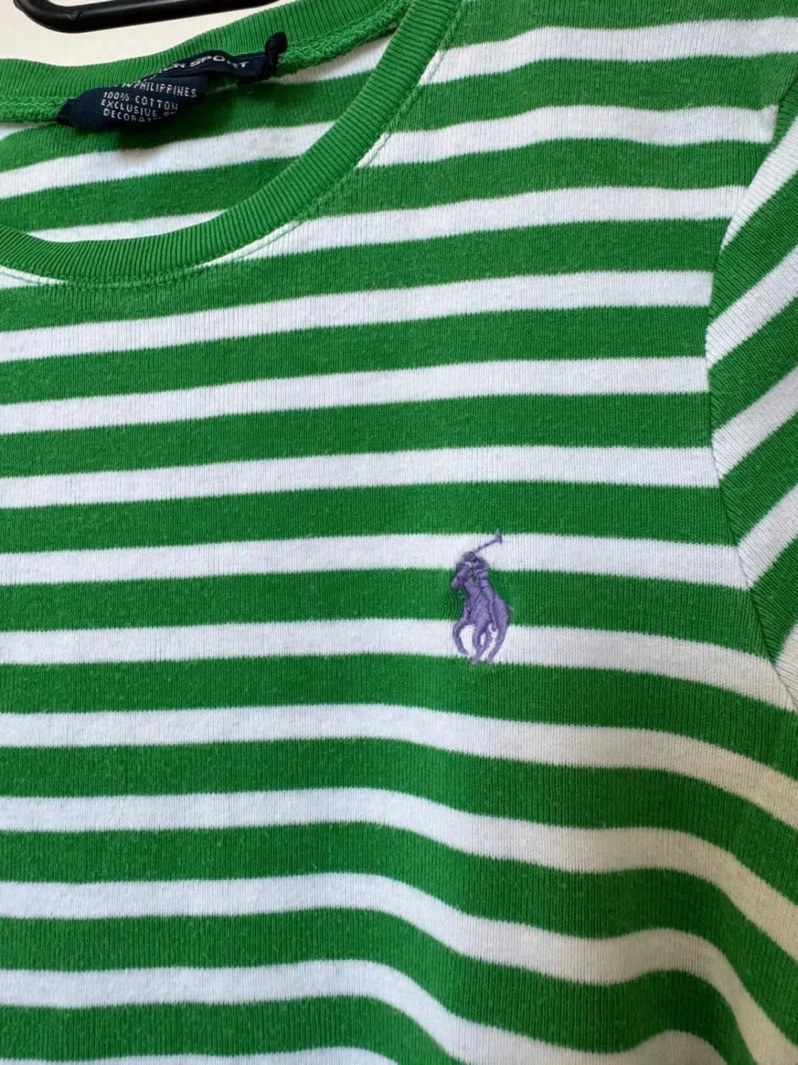 Ralph Lauren हरी और सफेद धारीदार टी-शर्ट, स्ट्रेची, बैंगनी कढ़ाई वाला लोगो, साइज़ M - फ़ोटो 4/7