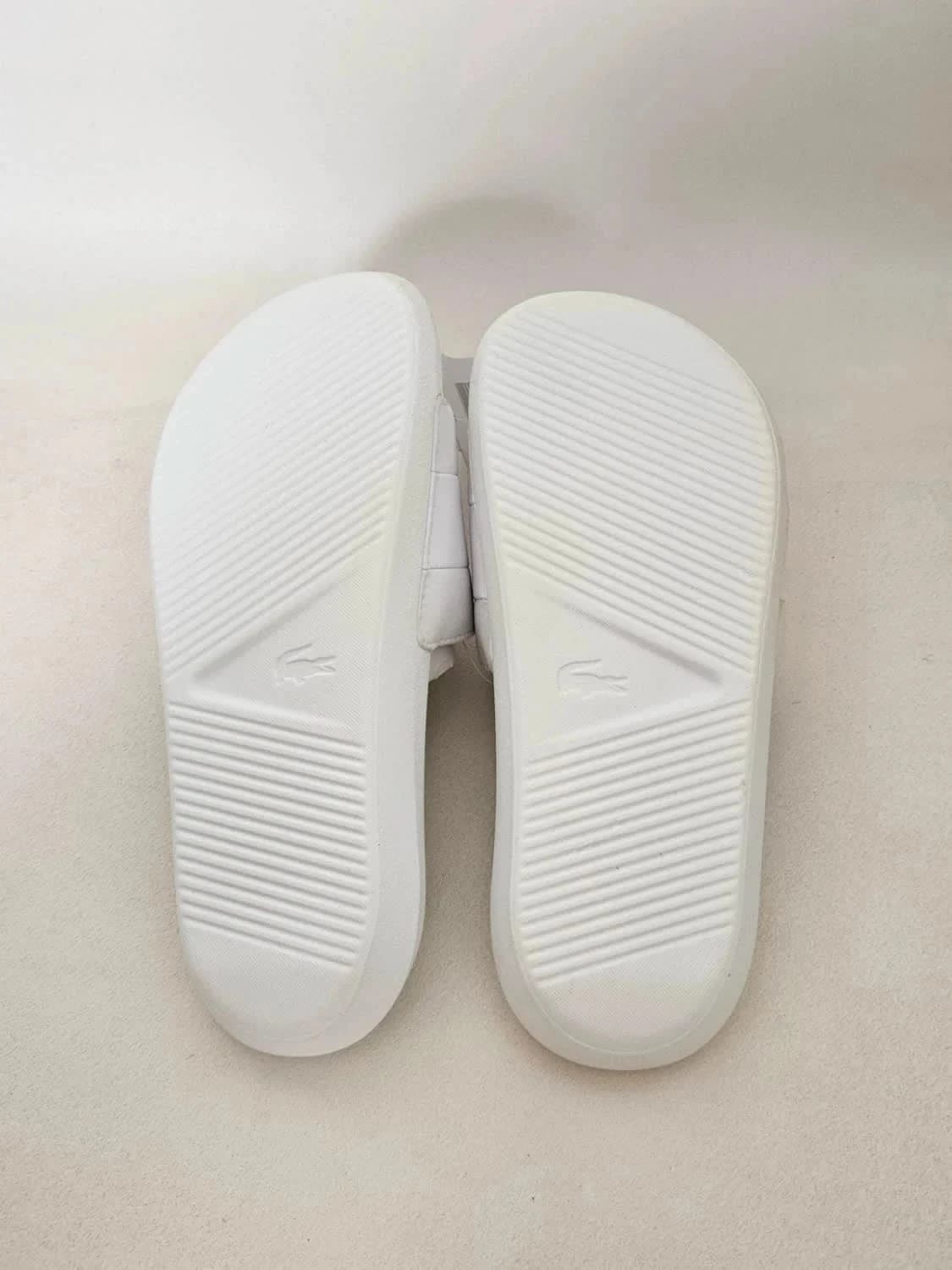 Λευκές σαγιονάρες μιούλ Lacoste με χρυσό λογότυπο κροκοδείλου, μέγεθος 37 - Φωτογραφία 3/5
