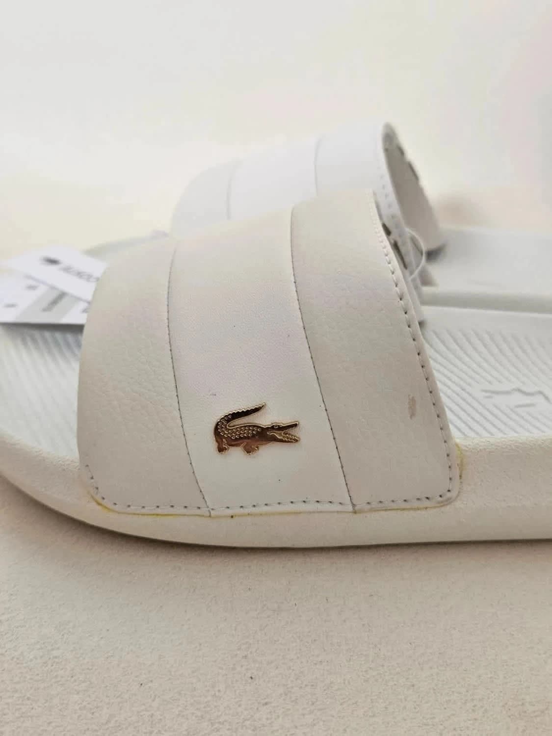 Λευκές σαγιονάρες μιούλ Lacoste με χρυσό λογότυπο κροκοδείλου, μέγεθος 37 - Φωτογραφία 4/5
