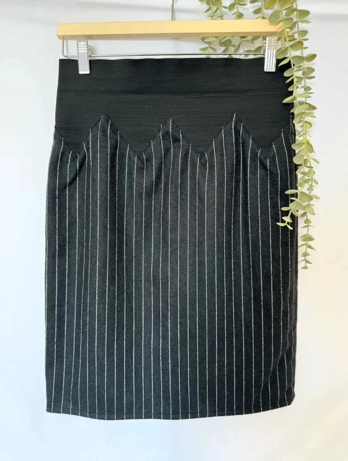 Elastisk stripete skjørt i ull fra Jean Paul Gaultier størrelse 38 - Bilde 2/9
