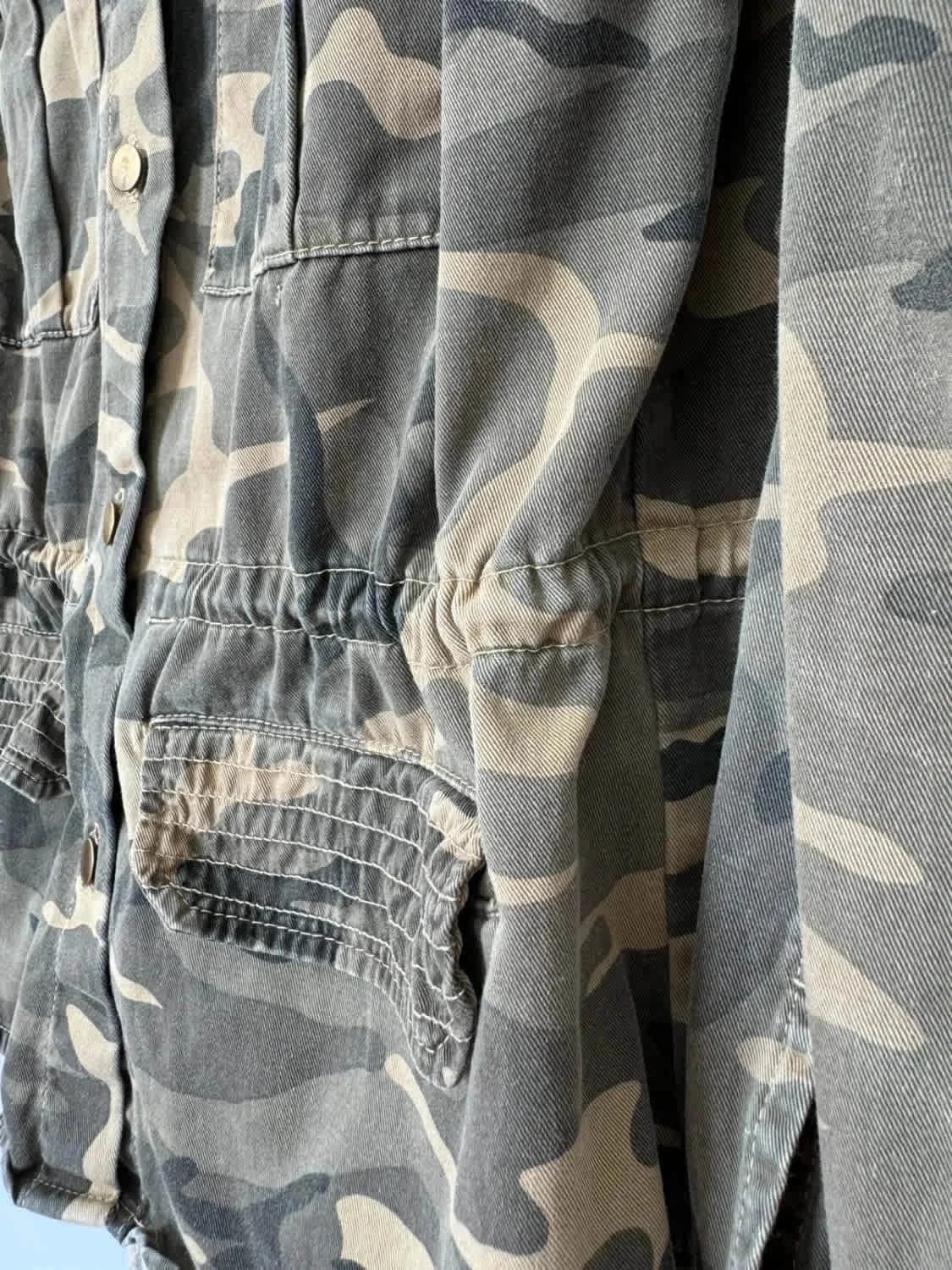 Bershka karinio stiliaus striukė, prigludusi, dydis 38 – nuotrauka 5/8