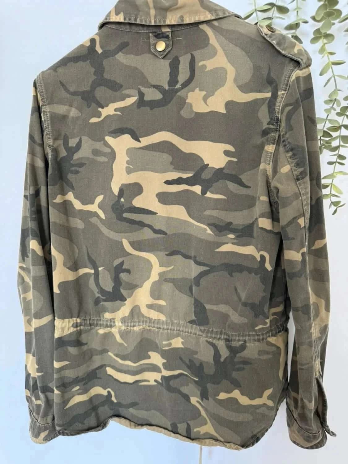 Bershka karinio stiliaus striukė, prigludusi, dydis 38 – nuotrauka 6/8