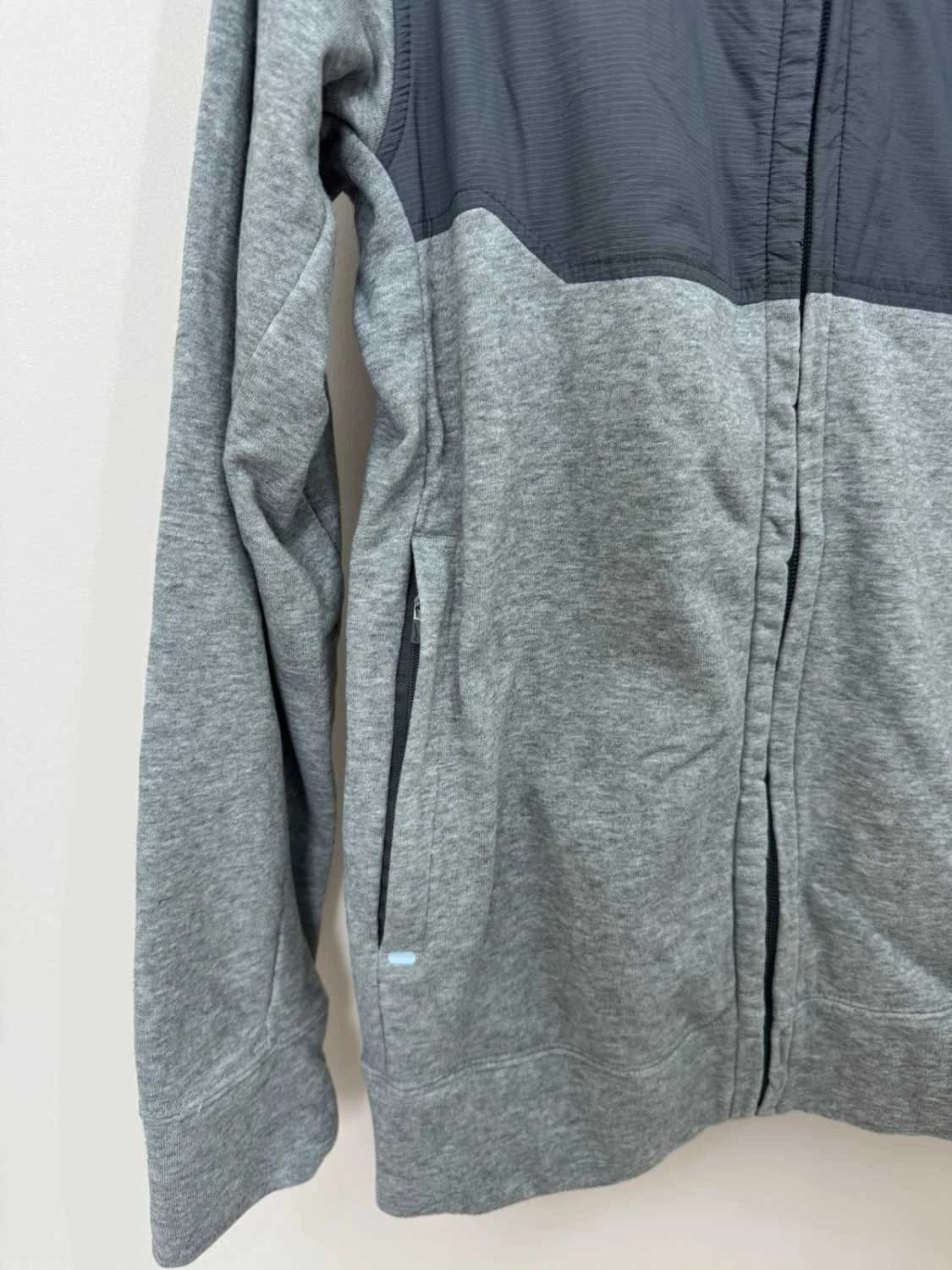 Nike techninis pilkas džemperis su užtrauktuku ir gobtuvu, dydis S - FP251280 – nuotrauka 3/8