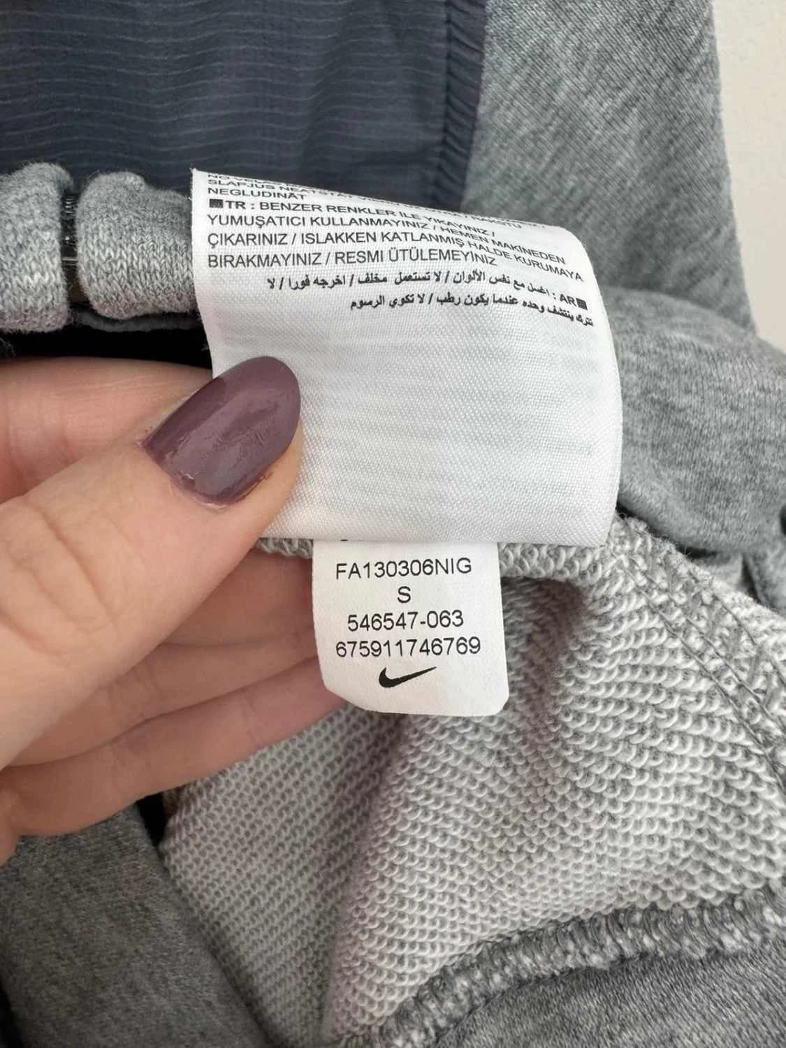 Nike techninis pilkas džemperis su užtrauktuku ir gobtuvu, dydis S - FP251280 – nuotrauka 7/8