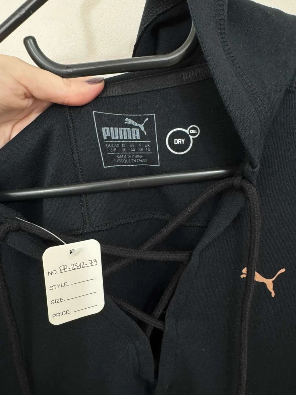 Mikina Puma čierna so šnúrkou pri golieri, bavlnená s kapucňou, logo rose gold, veľkosť M - FP251279 – fotka 4/5