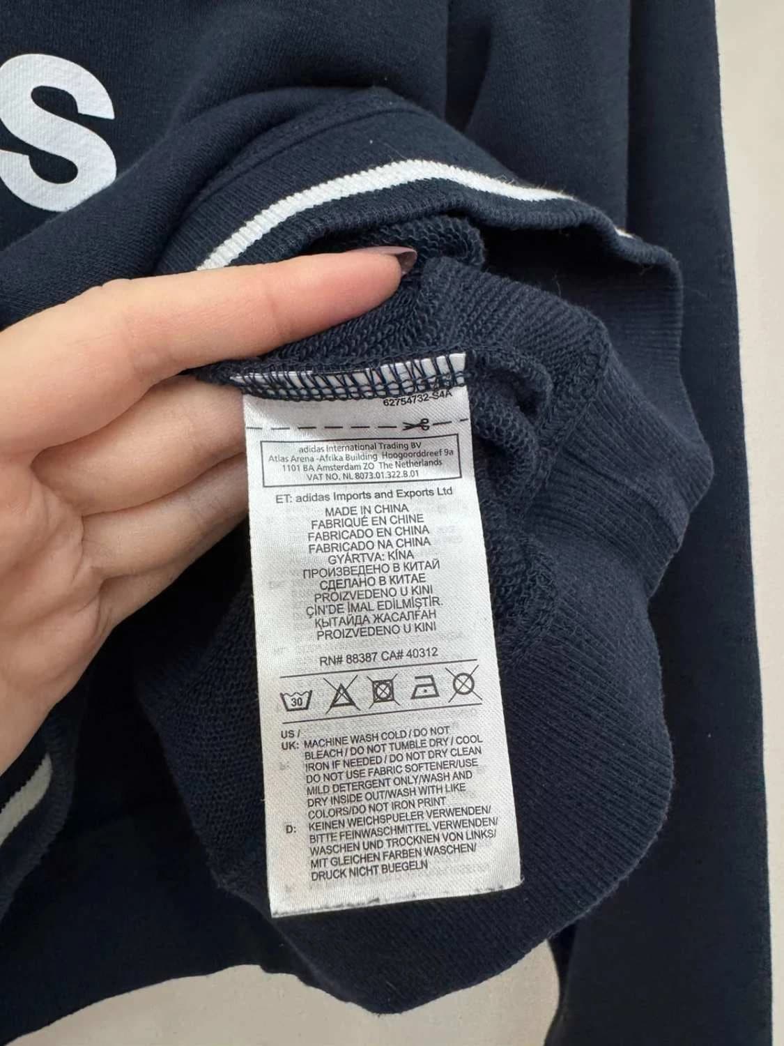 Adidas Originals tamsiai mėlynas gobtuvinis džemperis su baltu logotipu, tiesaus kirpimo, dydis M - FP251296 – nuotrauka 4/6