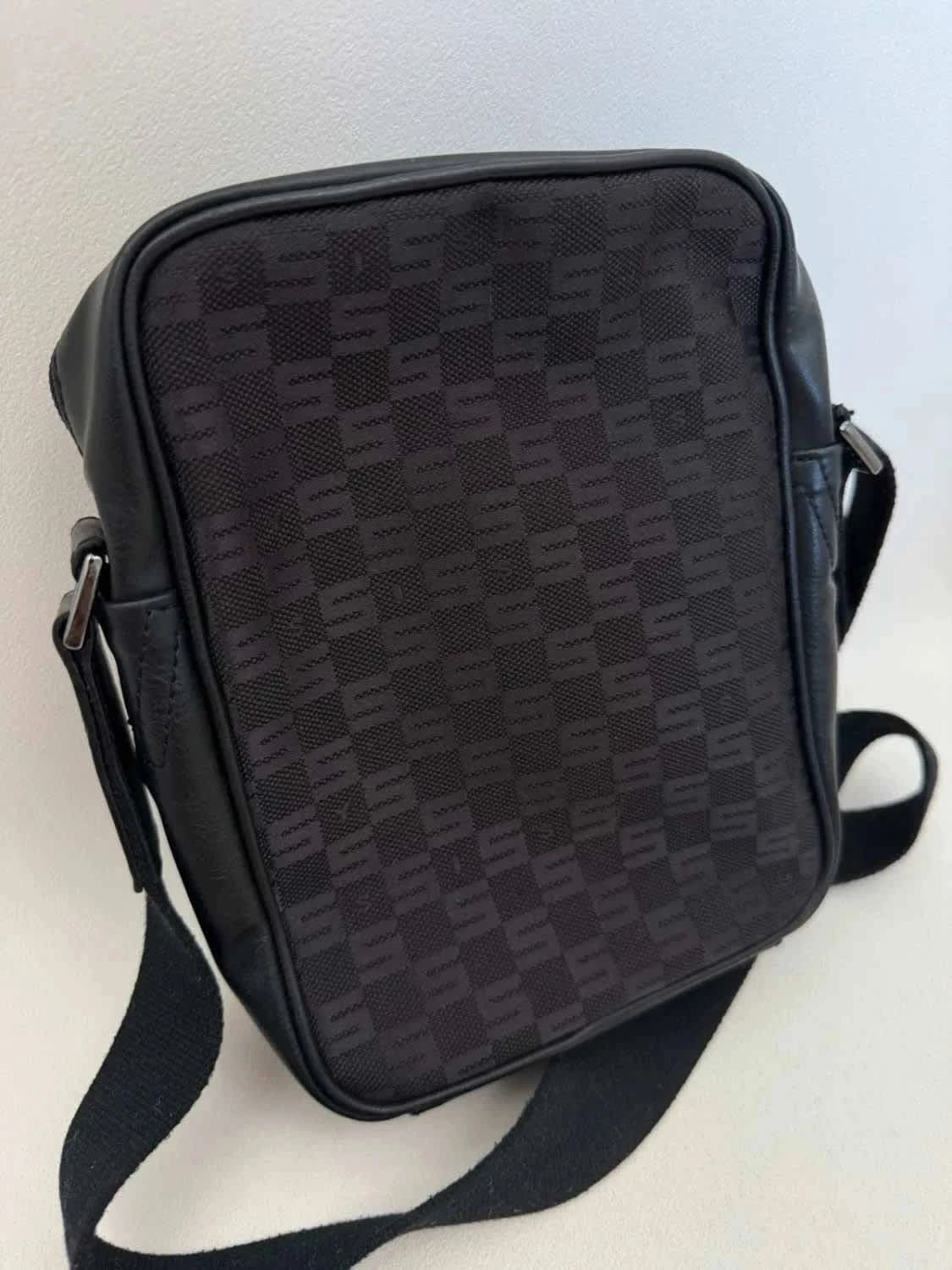 حقيبة Sisley سوداء بنقشة Monogram، مقاس واحد - صورة 4/9