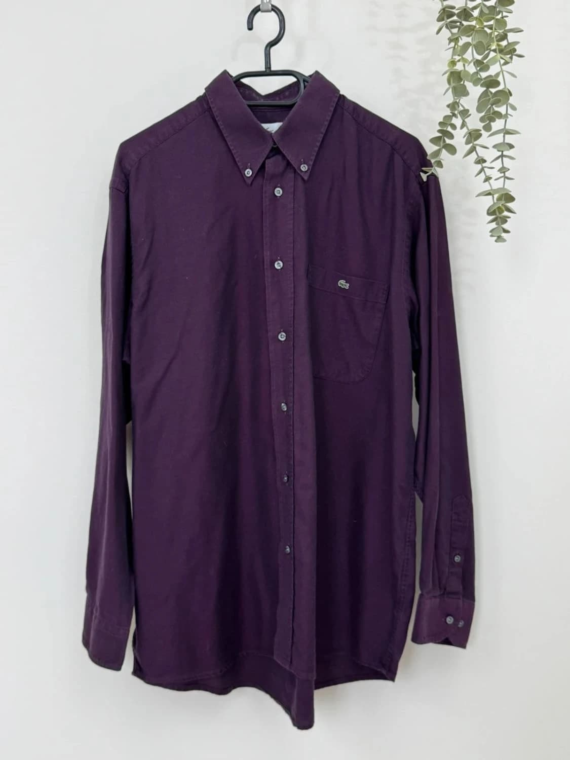 Camisa Lacoste algodão piqué ameixa com colarinho abotoado tamanho 41 - FP-260123 - Foto 2/7