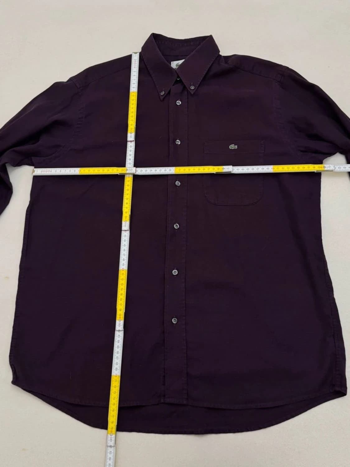 Camisa Lacoste algodão piqué ameixa com colarinho abotoado tamanho 41 - FP-260123 - Foto 7/7