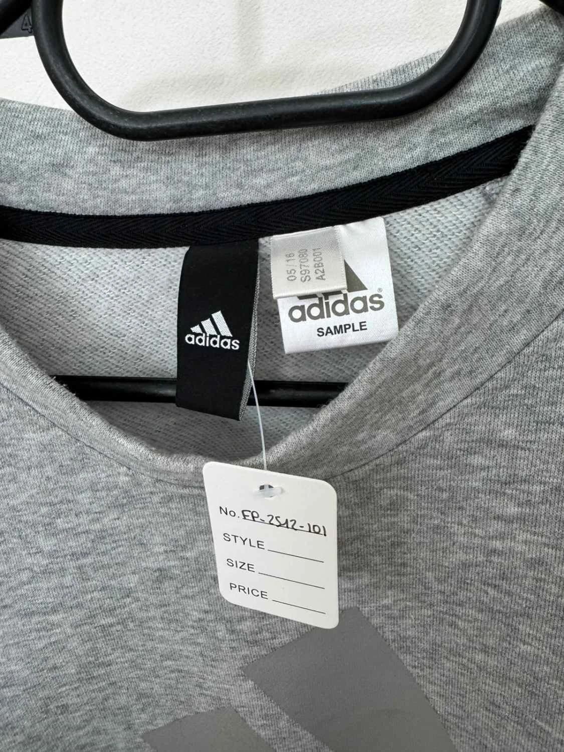 Sweat adidas coton gris logo taille S - FP2512101 - Photo 5/9