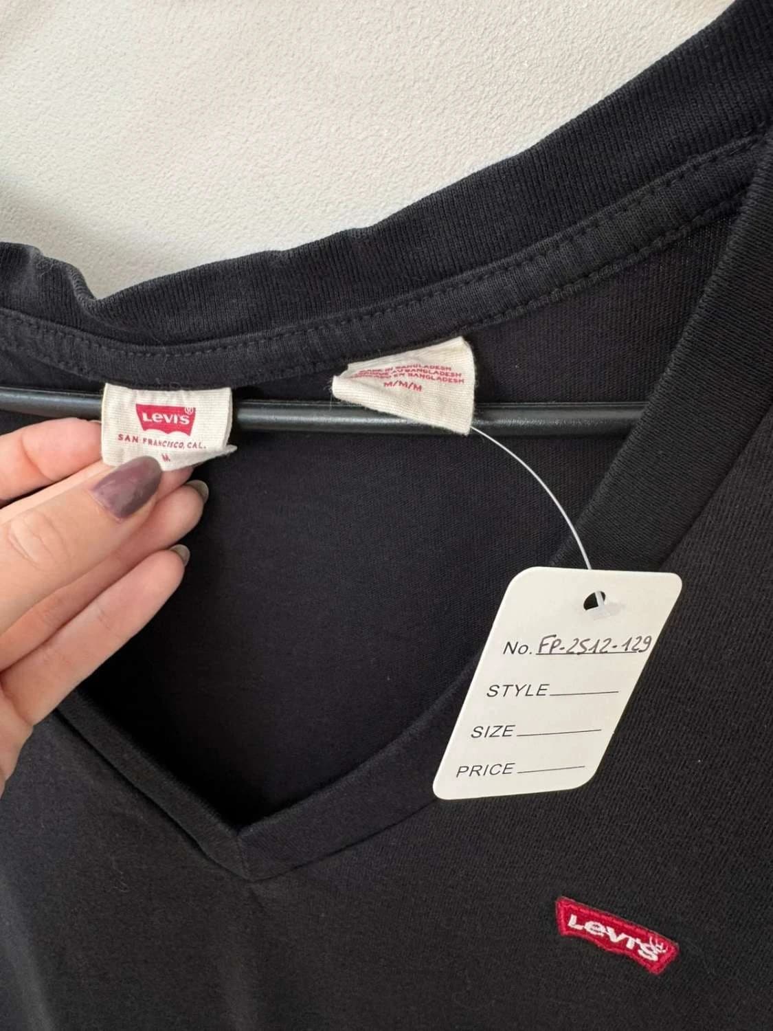 T-shirt col V Levi’s noir coton logo rouge taille M - FP2512129 - Photo 4/4