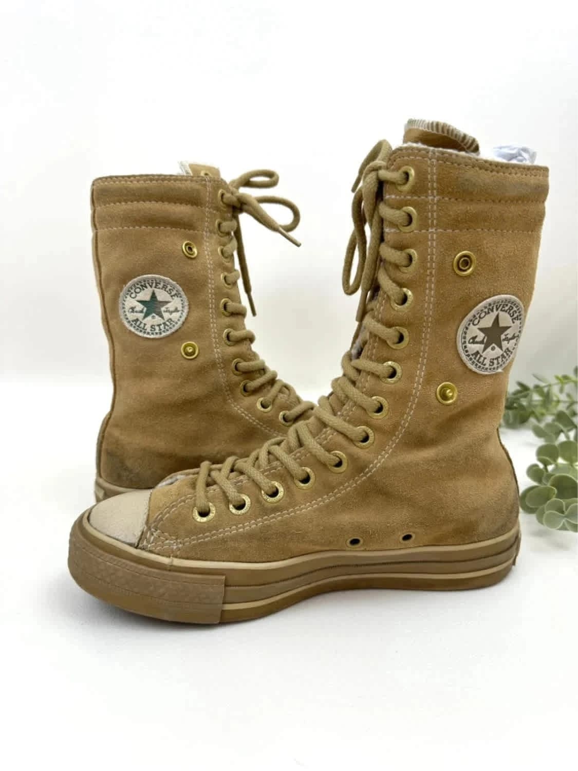Converse Chuck Taylor All Star montantes en daim beige taille 36 - Photo 1/6