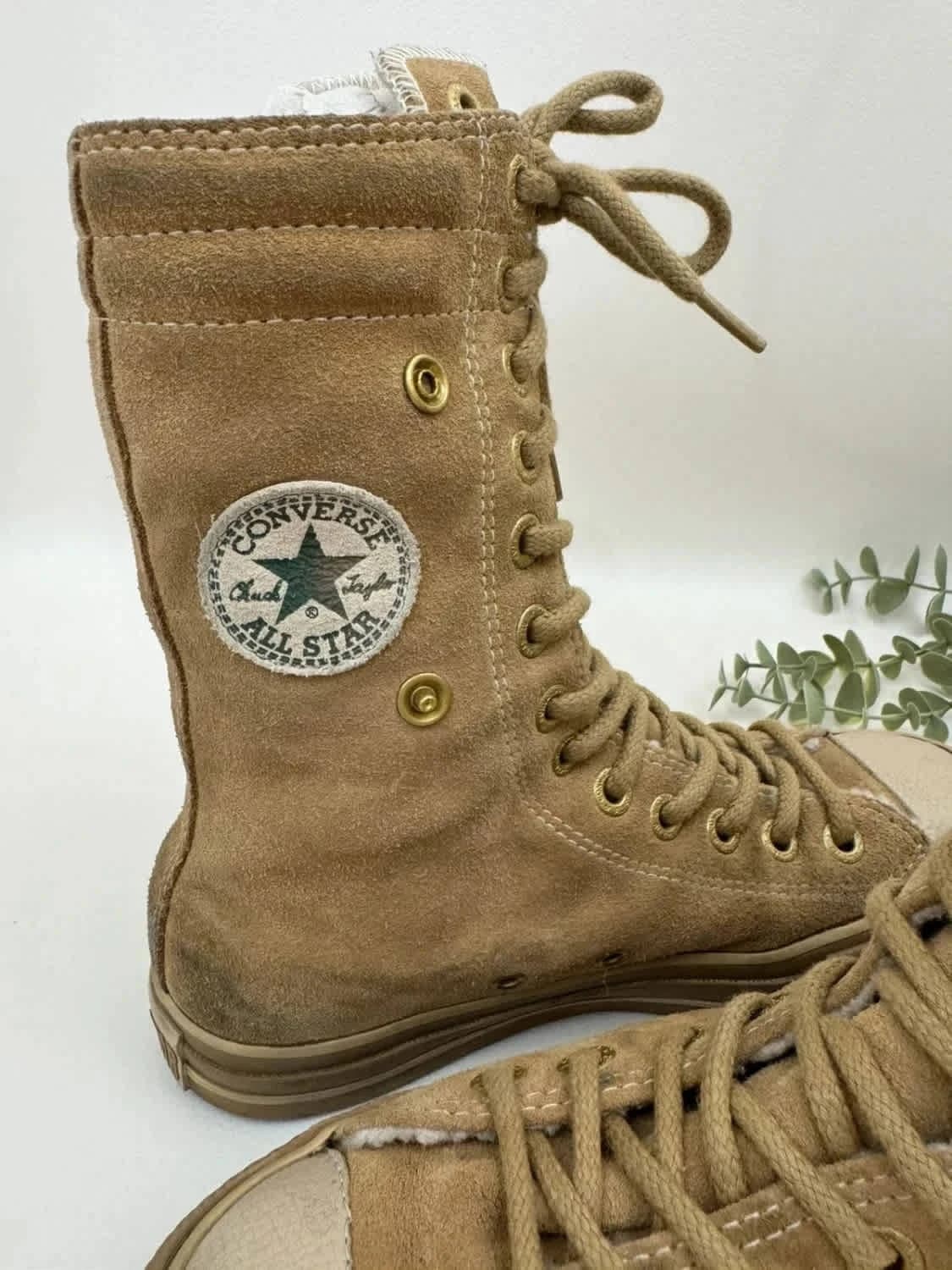 Converse Chuck Taylor All Star montantes en daim beige taille 36 - Photo 2/6