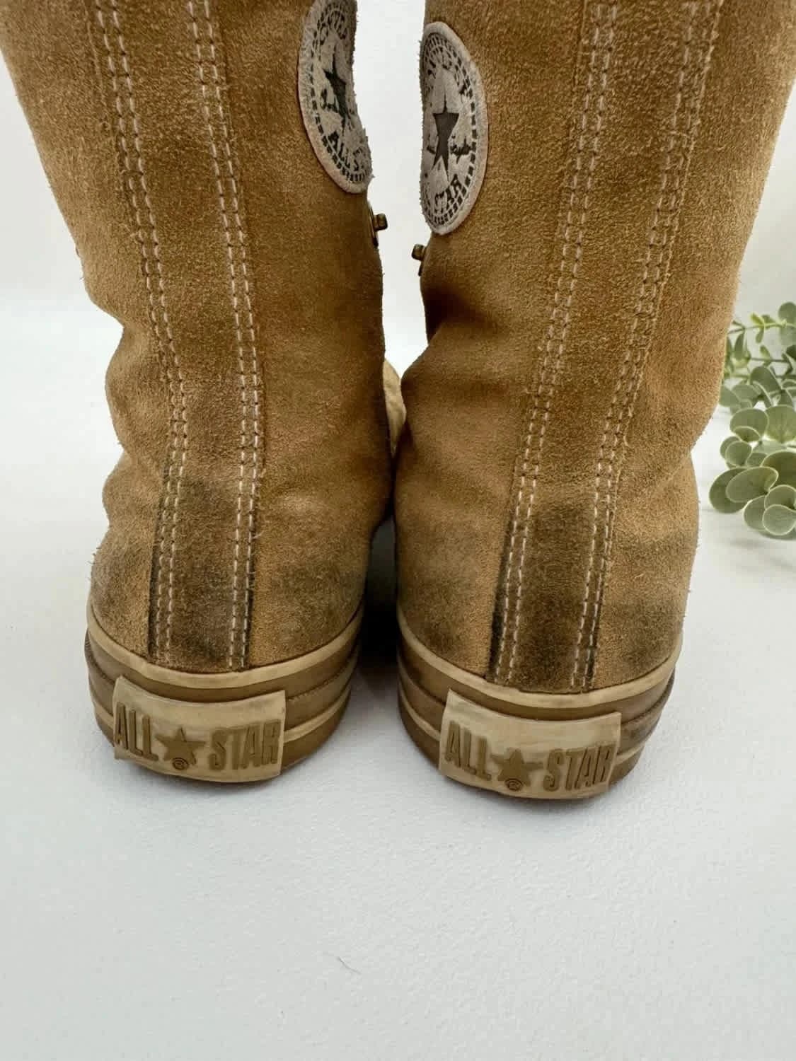 Converse Chuck Taylor All Star montantes en daim beige taille 36 - Photo 3/6
