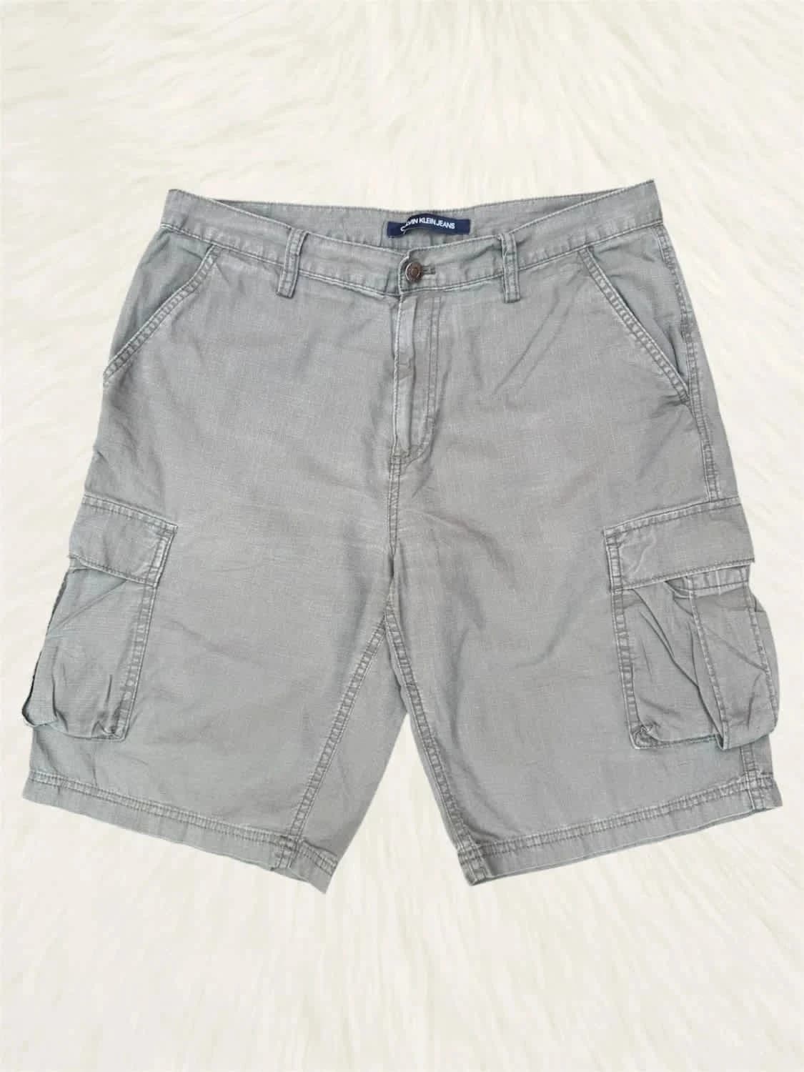 Short cargo Calvin Klein gris foncé taille W32 - Photo 2/9