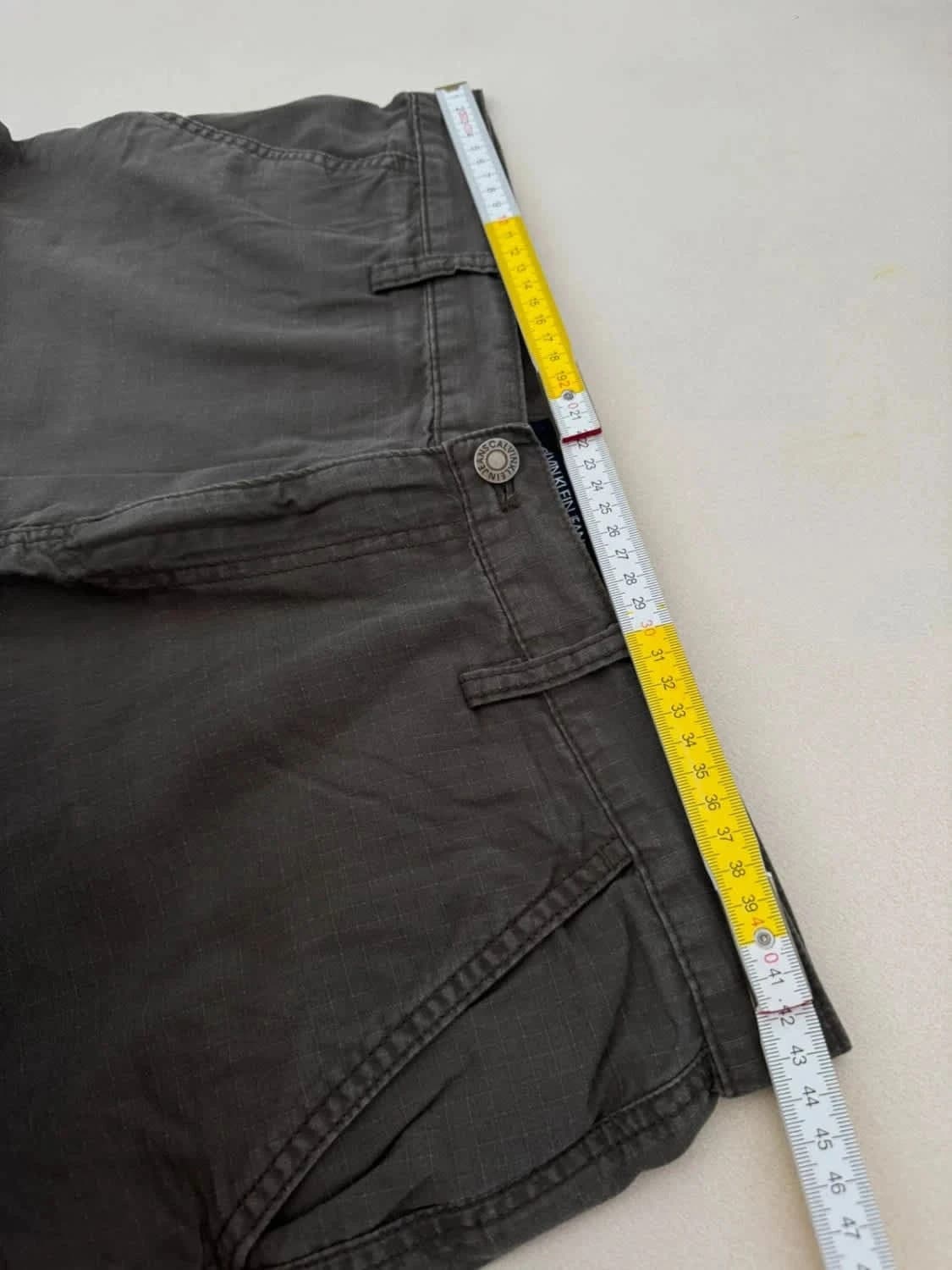 Short cargo Calvin Klein gris foncé taille W32 - Photo 9/9