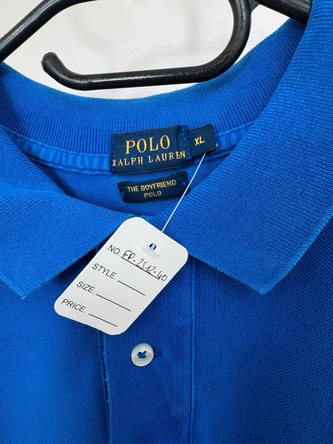 פולו מכותנה עם שרוולים קצרים של Polo Ralph Lauren בחיתוך בוייפרנד, כחול עם לוגו ורוד, מידה XL - FP251240 - תמונה 2/6
