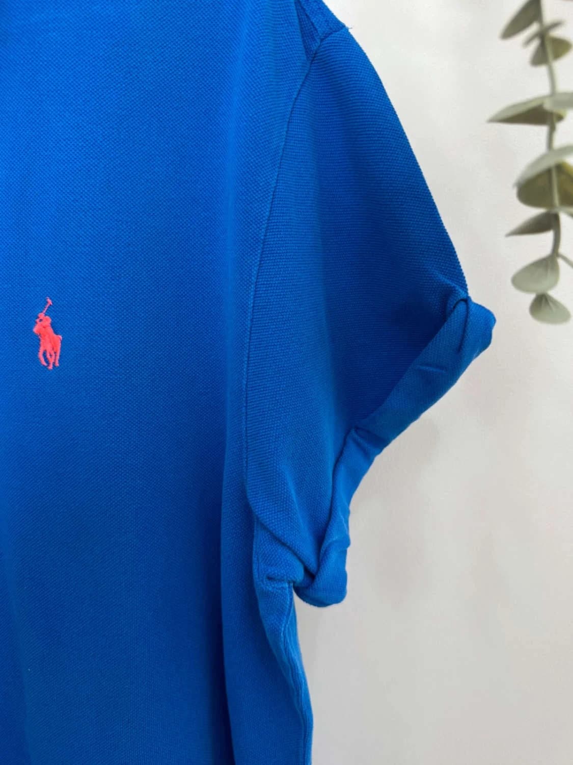 פולו מכותנה עם שרוולים קצרים של Polo Ralph Lauren בחיתוך בוייפרנד, כחול עם לוגו ורוד, מידה XL - FP251240 - תמונה 3/6