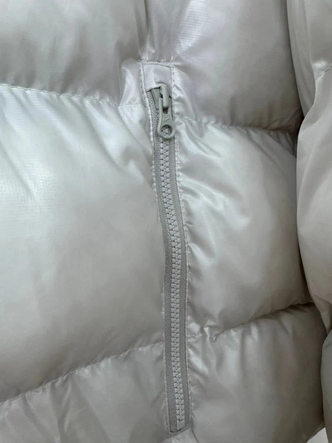 Doudoune matelassée blanche Puffer Nike avec capuche coupe ample Therma-Fit taille S - Photo 5/17