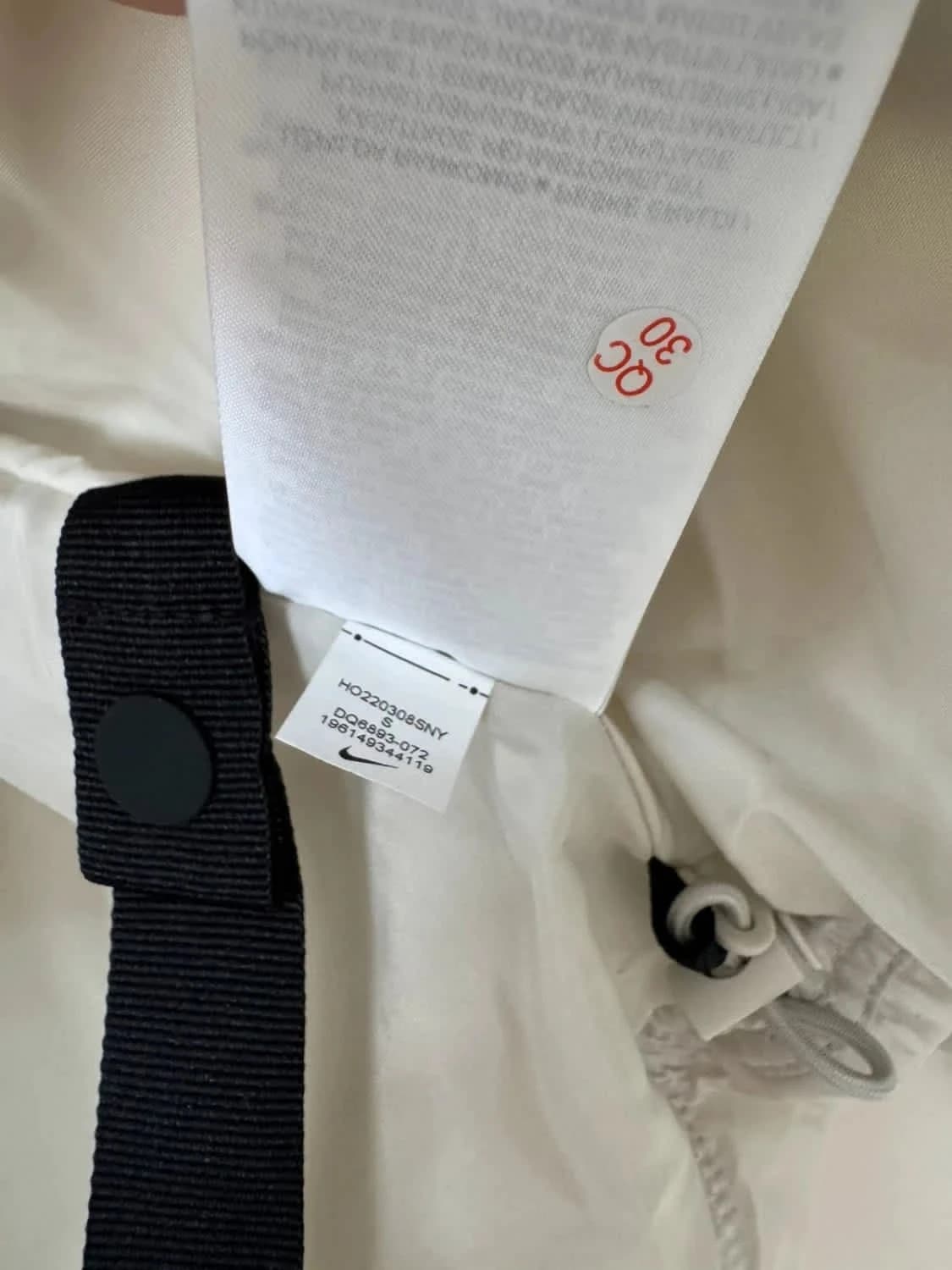Doudoune matelassée blanche Puffer Nike avec capuche coupe ample Therma-Fit taille S - Photo 14/17