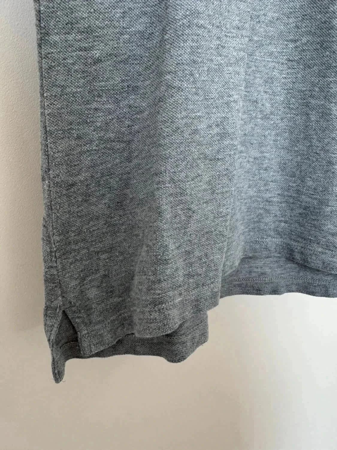 Polo gris Nike swoosh logo brodé blanc taille M - Photo 5/8