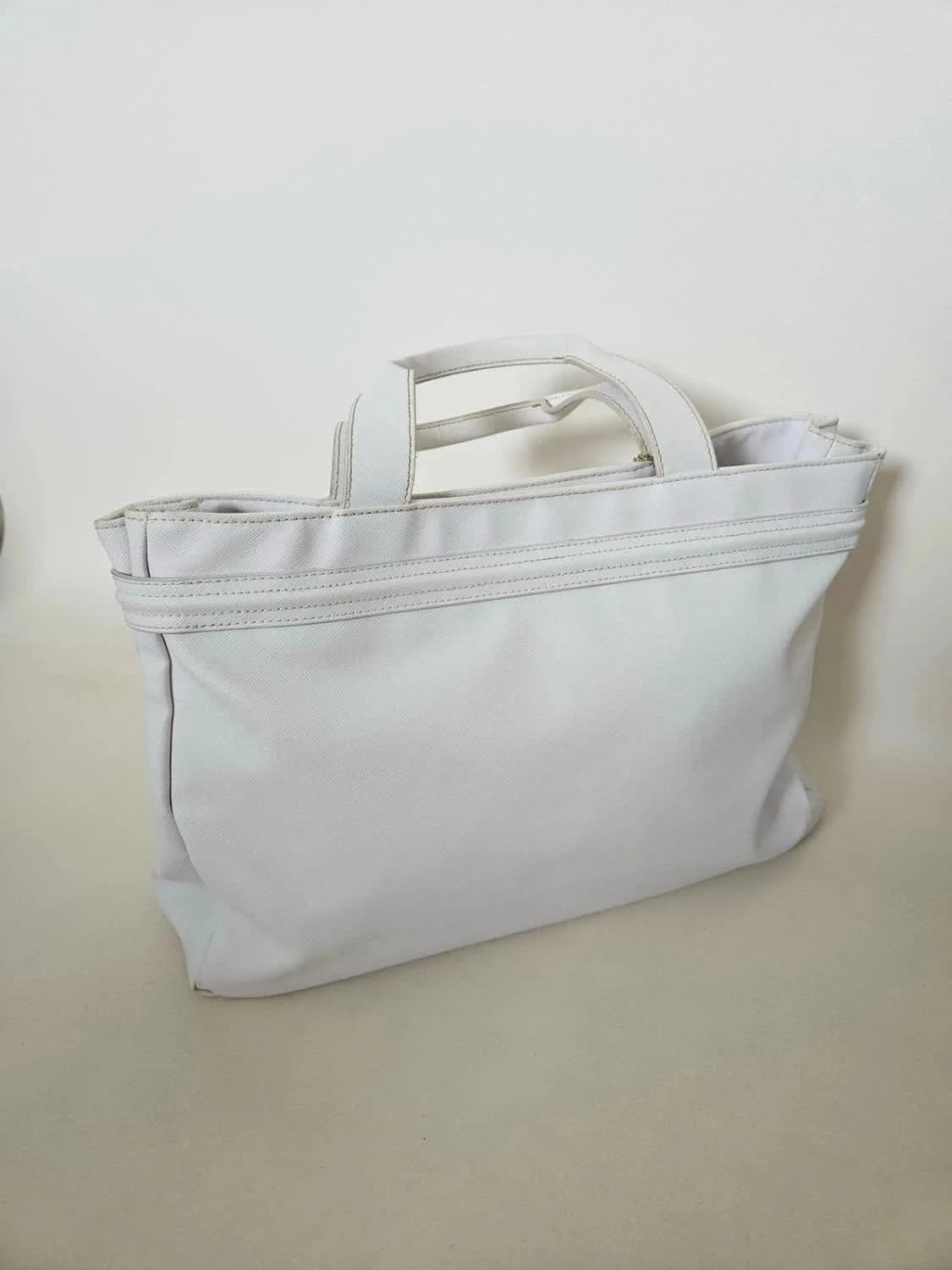 Sac fourre-tout cabas blanc Armani Jeans avec pendentif logo doré AJ - Photo 5/16