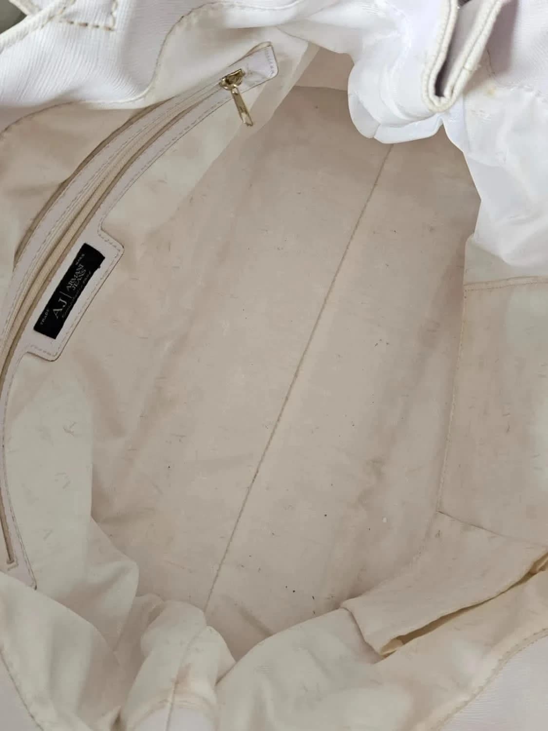 Sac fourre-tout cabas blanc Armani Jeans avec pendentif logo doré AJ - Photo 10/16