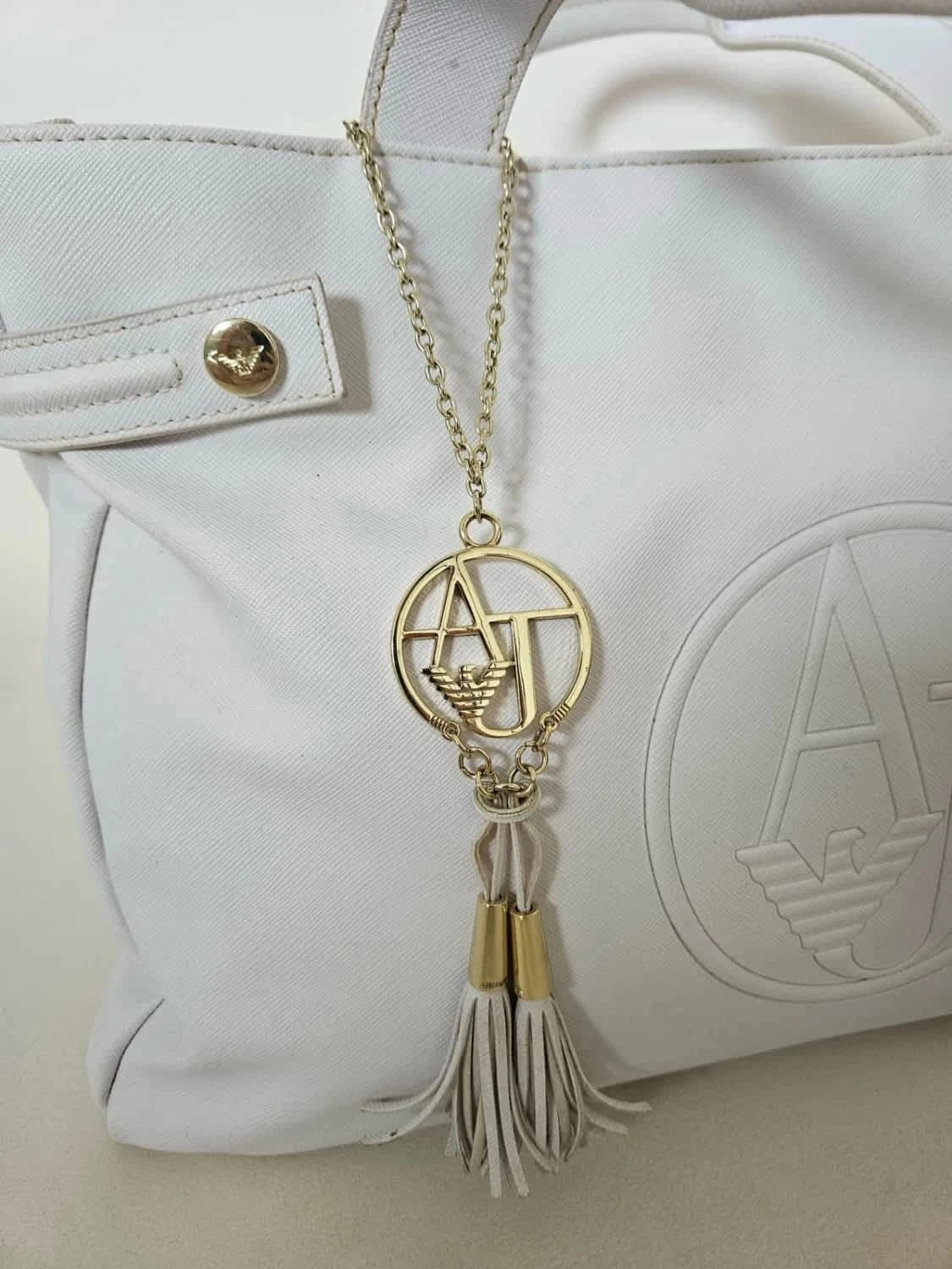 Sac fourre-tout cabas blanc Armani Jeans avec pendentif logo doré AJ - Photo 2/16