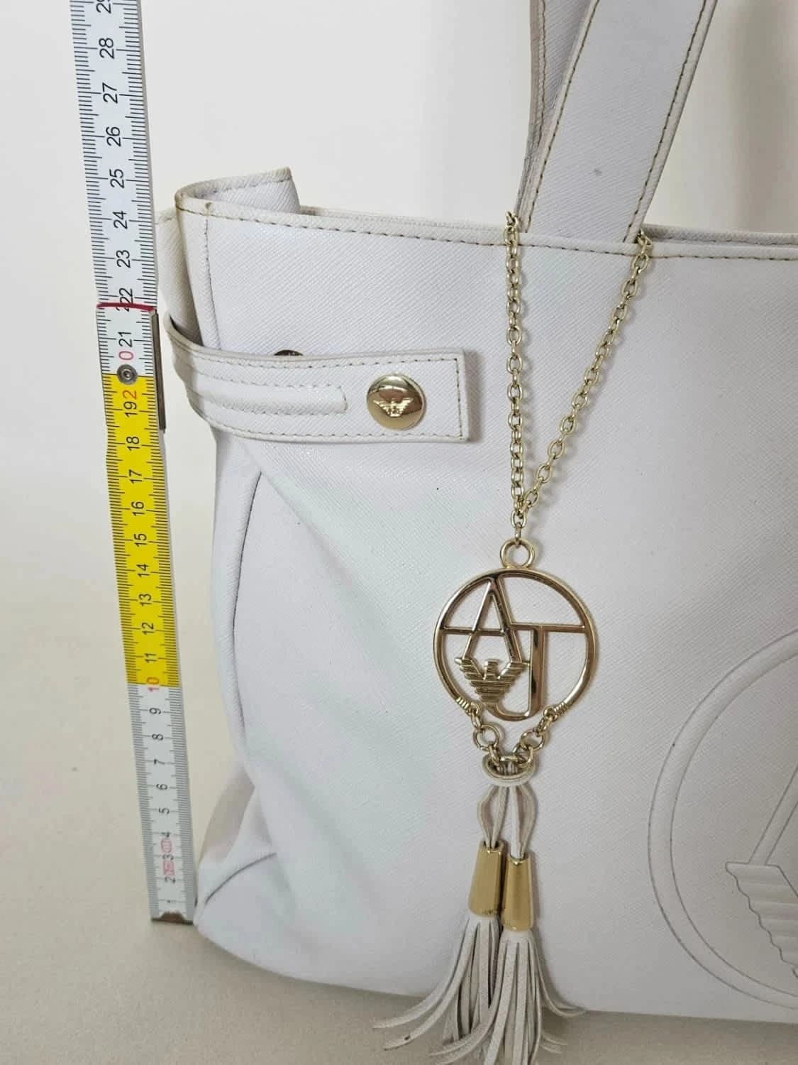 Sac fourre-tout cabas blanc Armani Jeans avec pendentif logo doré AJ - Photo 14/16