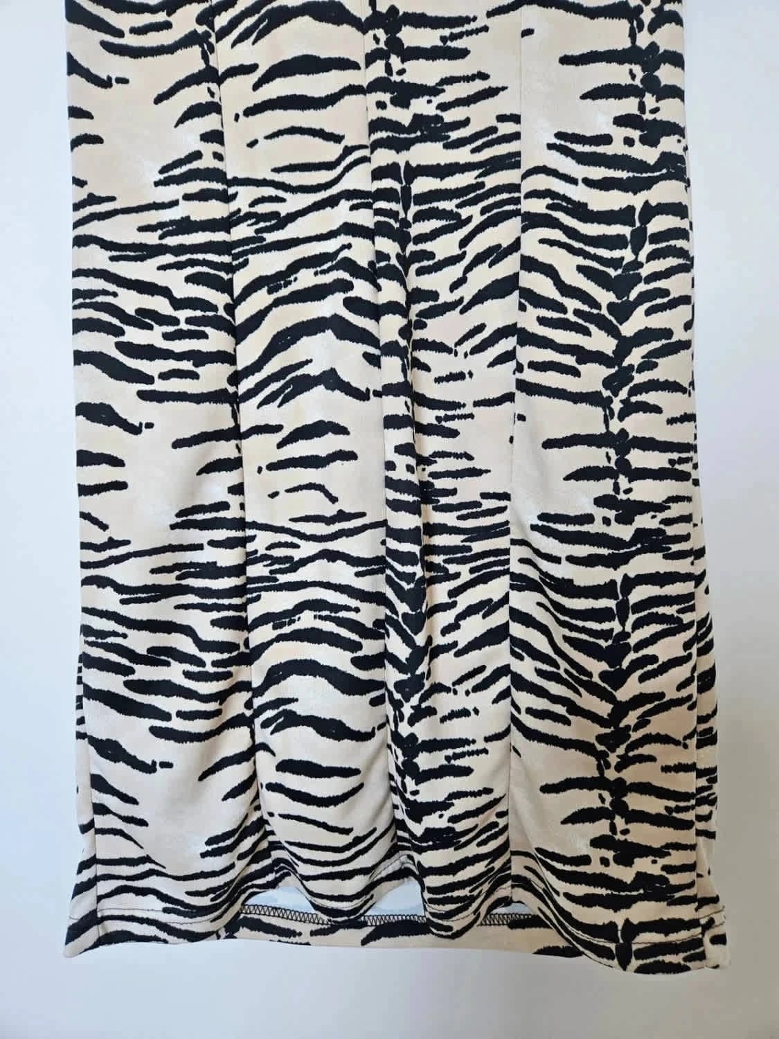 Robe sans manches crème imprimé zèbre noir coupe droite taille L - Photo 5/5