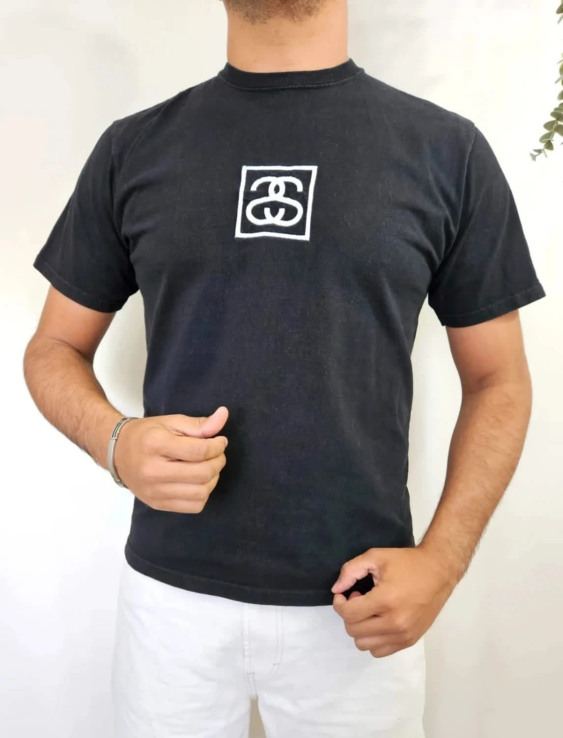 T-shirt Stüssy noir brodé box logo blanc taille M - Photo 1/6