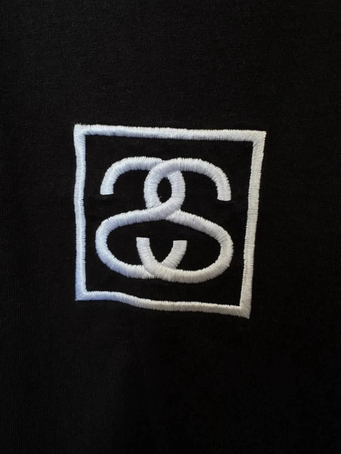 T-shirt Stüssy noir brodé box logo blanc taille M - Photo 5/6