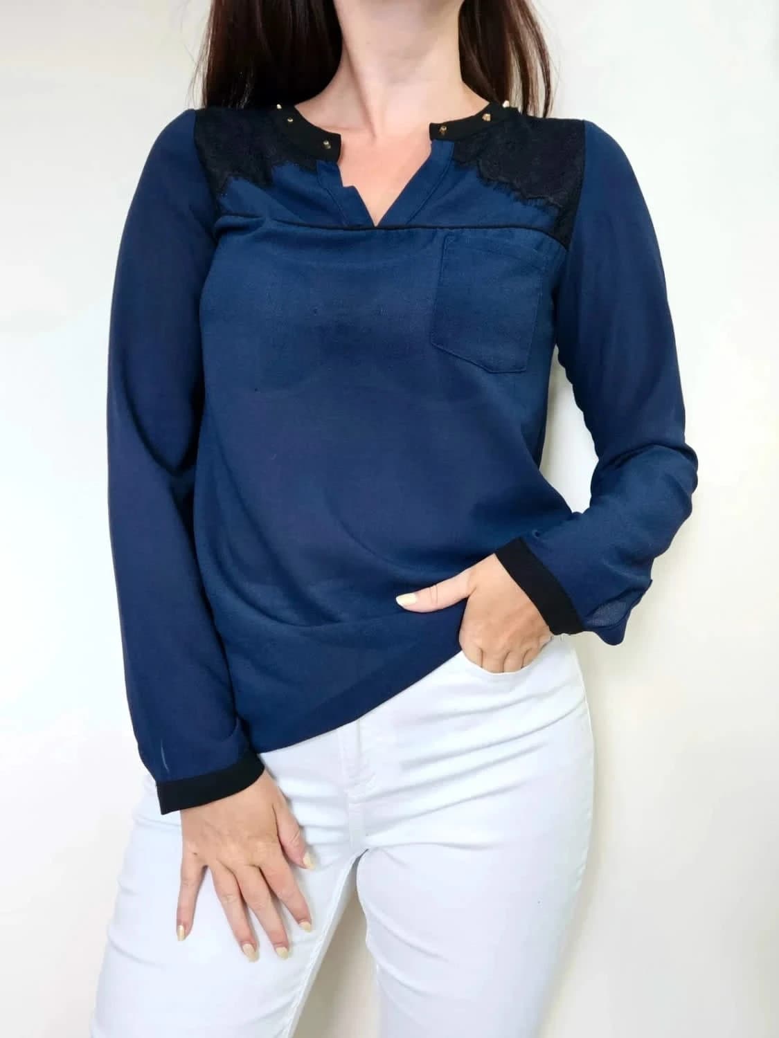 Blouse See U Soon bleu marine avec dentelle et détails cloutés manches longues coupe ample - Photo 1/5