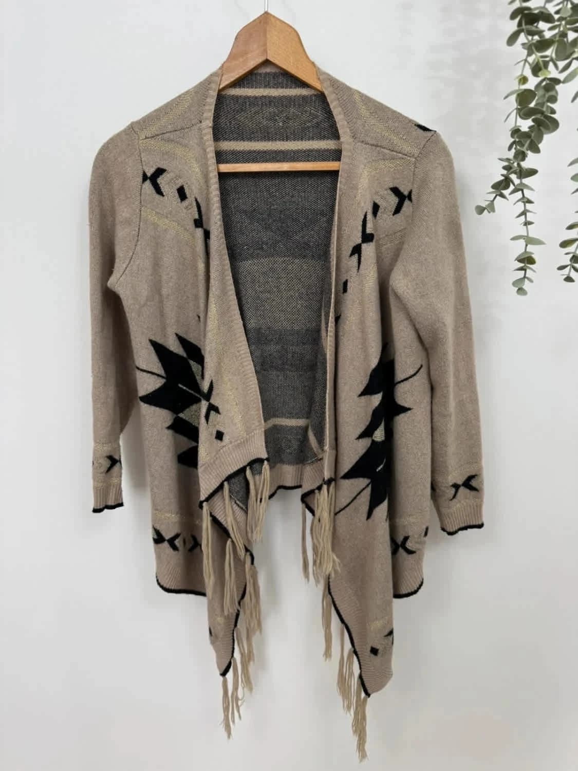 Cardigan beige et paillettes à motifs avec franges - Photo 2/6